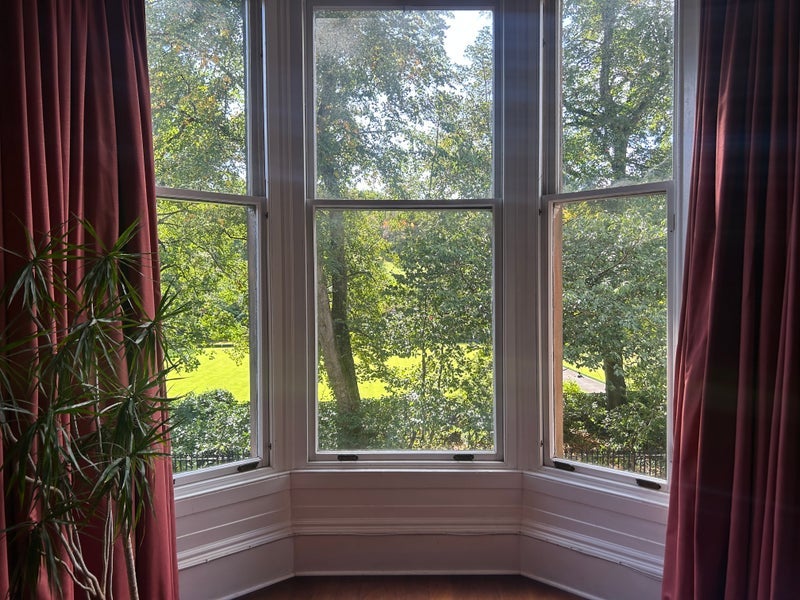 Room Queen's Drive in Glasgow