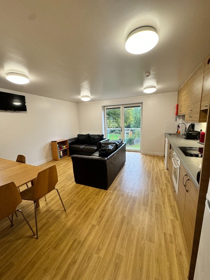 Flat Sparkford Close in Winchester