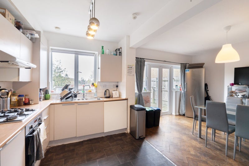 Room Somerset Close in Greater London