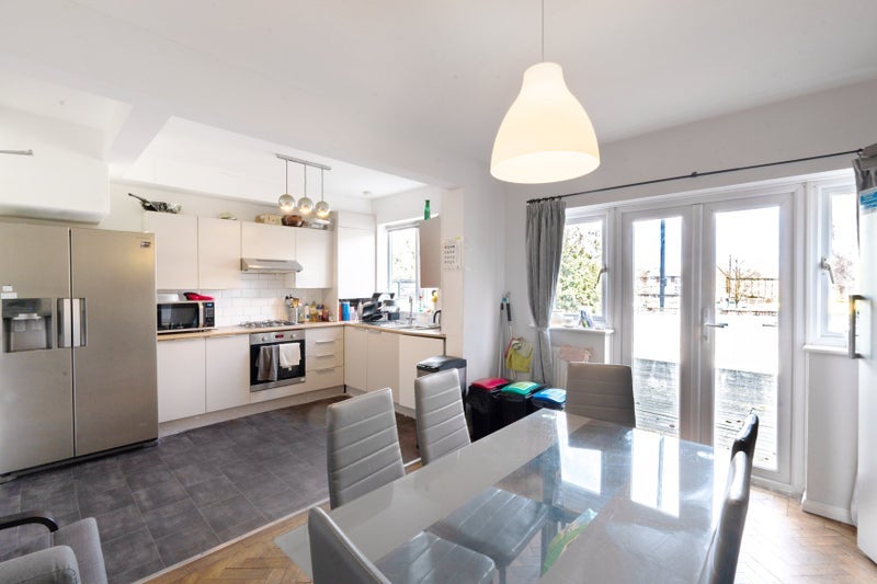 Room Somerset Close in Greater London