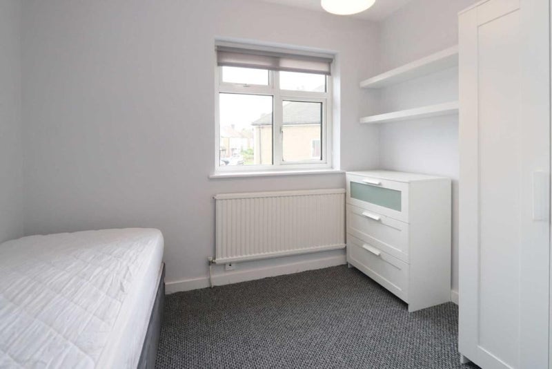 Room Somerset Close in Greater London