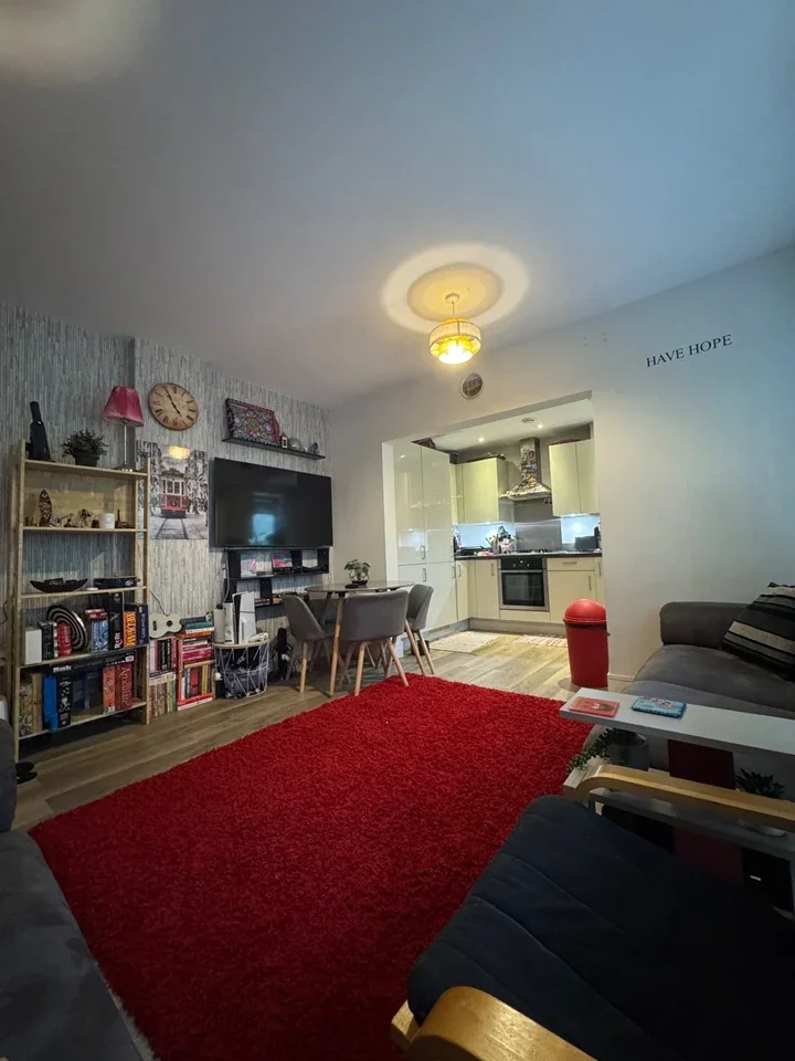 Room West Green Drive in Crawley