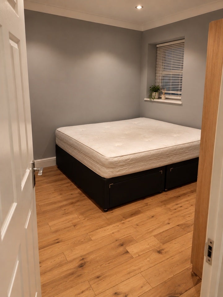 Room Brookfields Avenue in Greater London