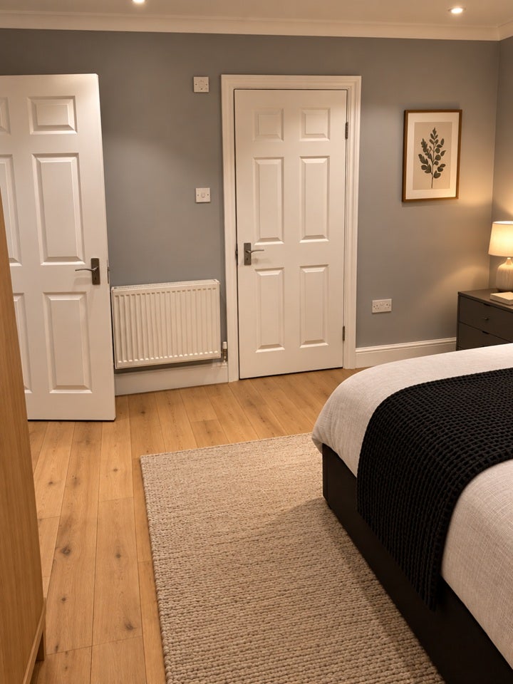 Room Brookfields Avenue in Greater London
