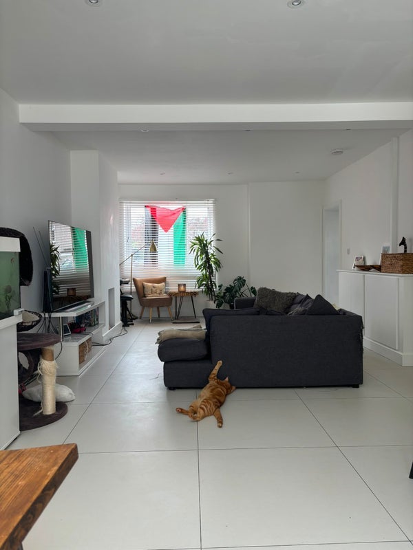 Room Walden Avenue in Greater London