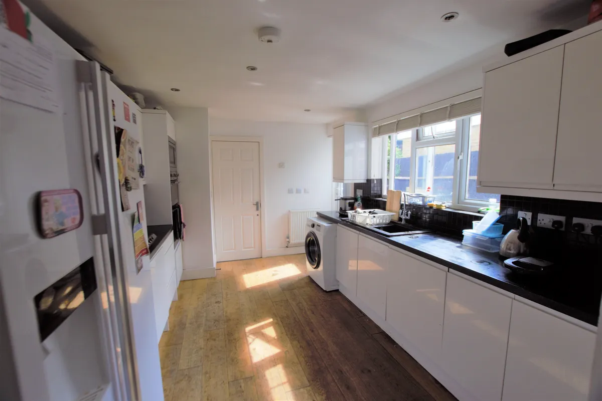 Flat Kensington Avenue in Watford