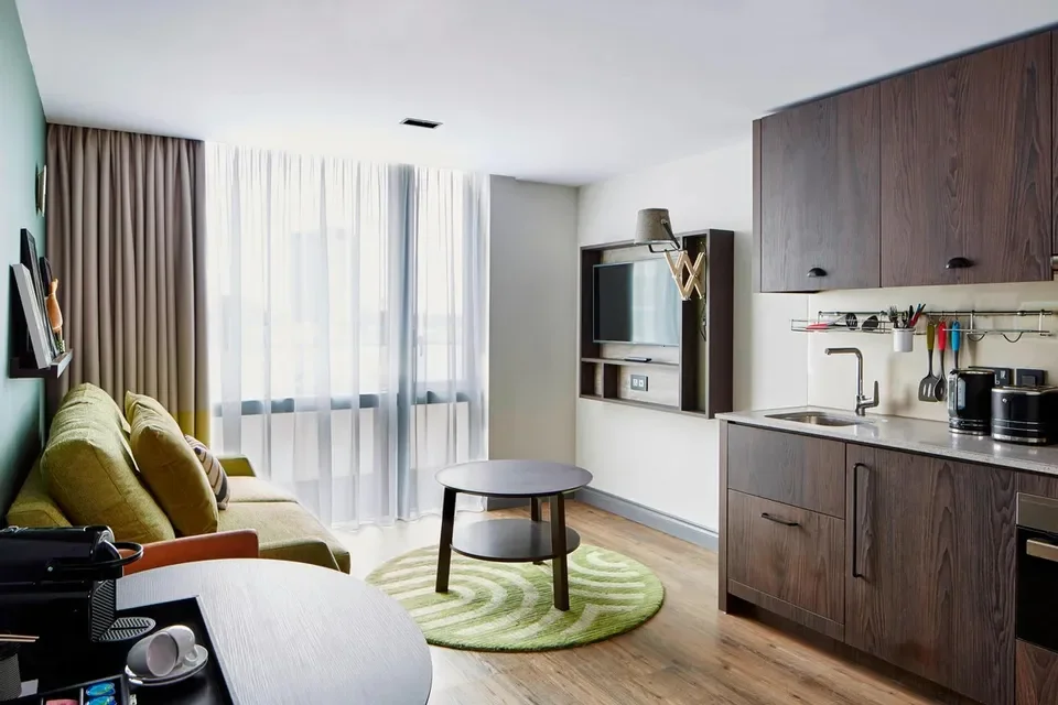 Flat Warwick Road in Greater London