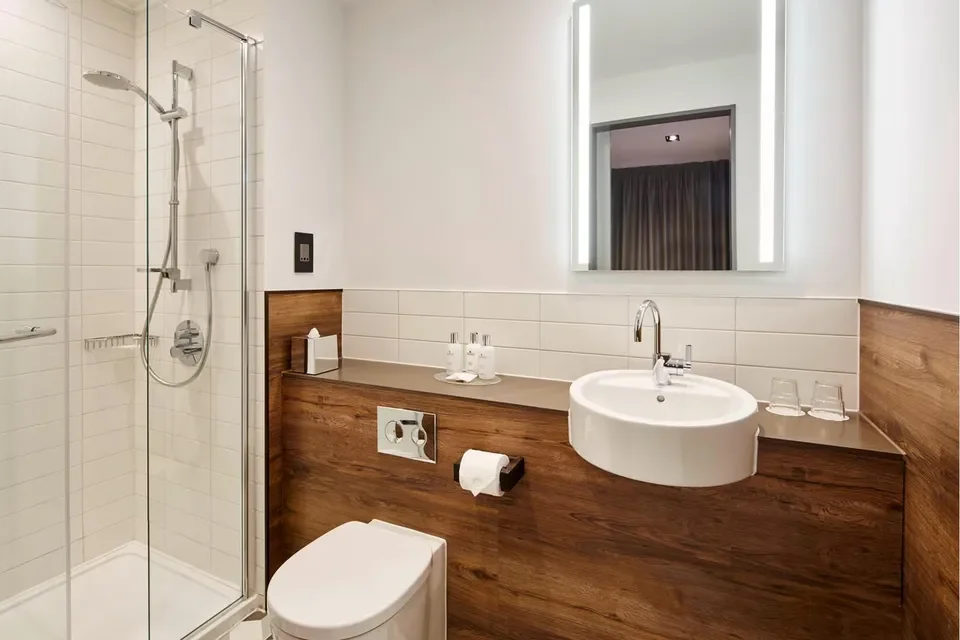 Flat Warwick Road in Greater London