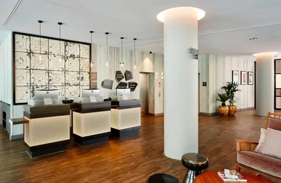 Flat Warwick Road in Greater London