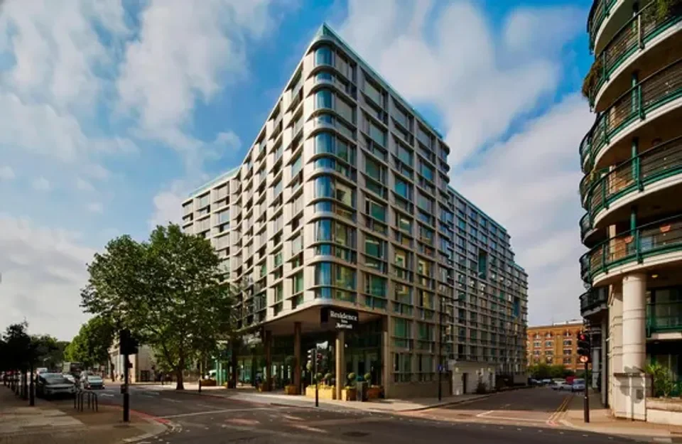 Flat Warwick Road in Greater London