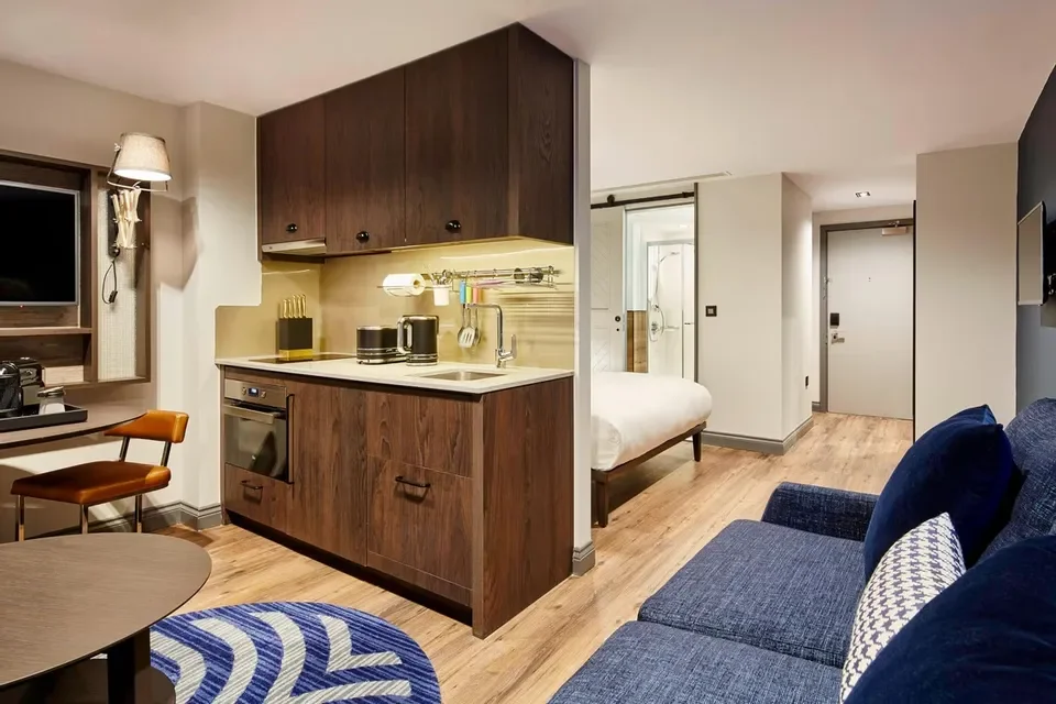 Flat Warwick Road in Greater London