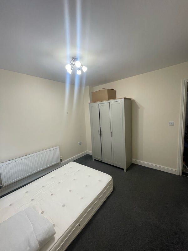 Room Barton Street in Farnworth