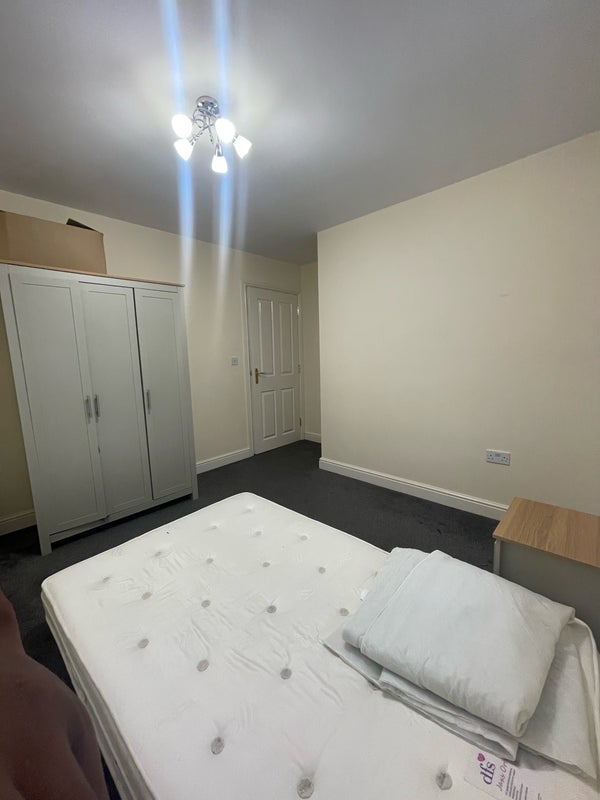 Room Barton Street in Farnworth