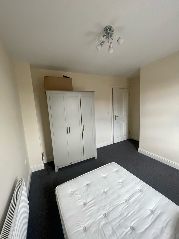 Room Barton Street in Farnworth
