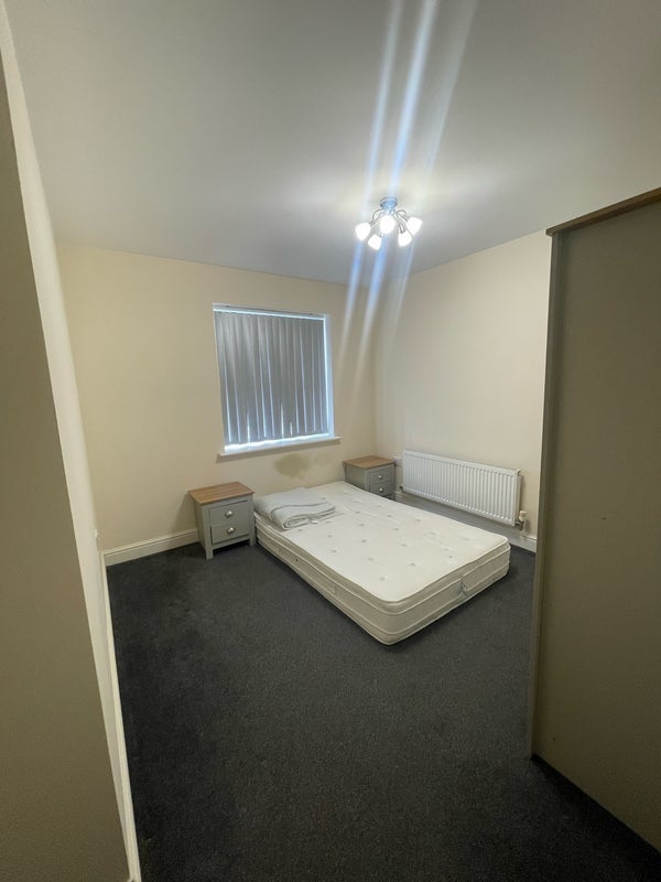 Room Barton Street in Farnworth
