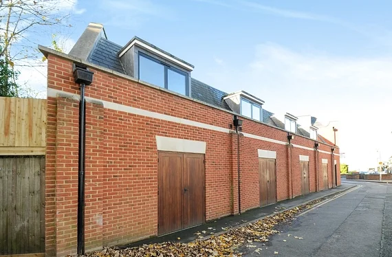 Flat Norbiton Avenue in Greater London