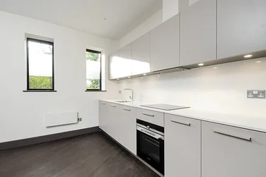 Flat Norbiton Avenue in Greater London