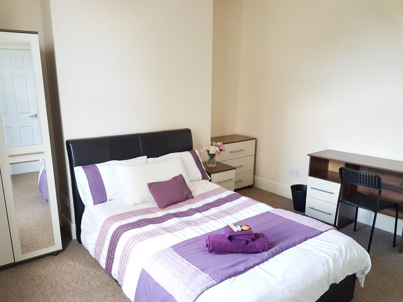 Room Barton Road in Trafford