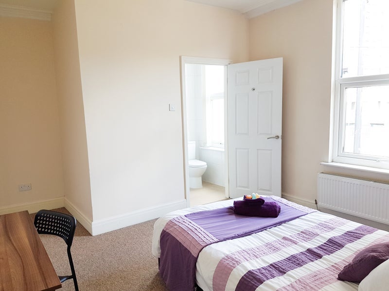 Room Barton Road in Trafford