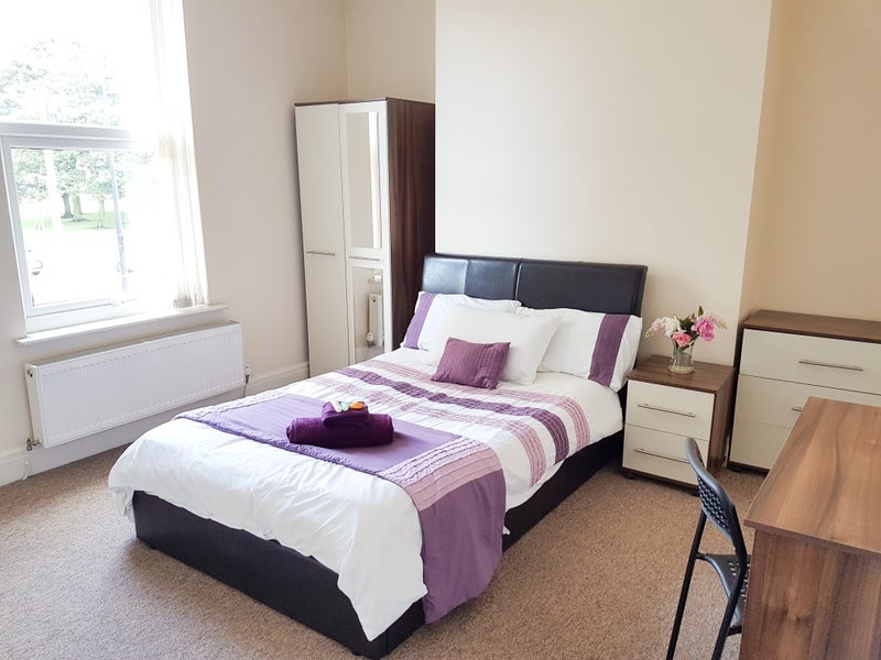 Room Barton Road in Trafford