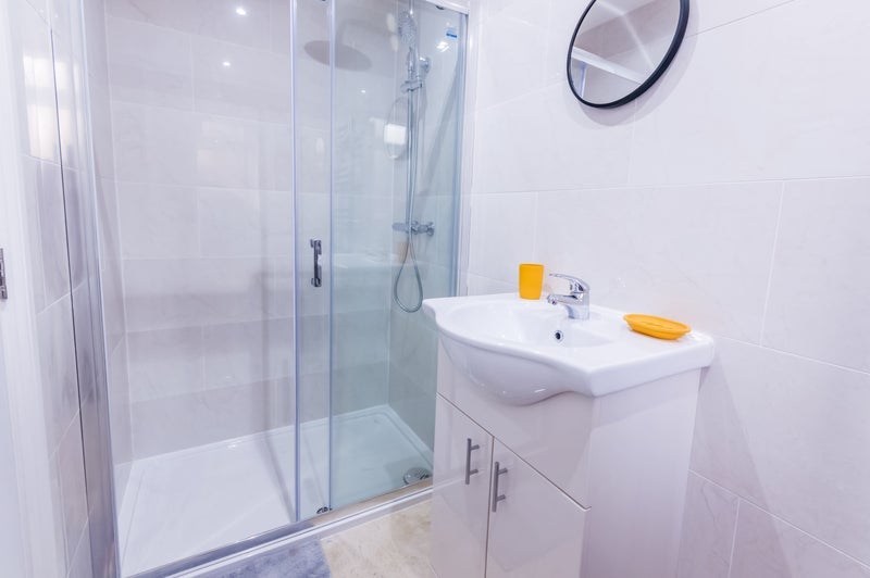 Room Littlebrook Avenue in Slough