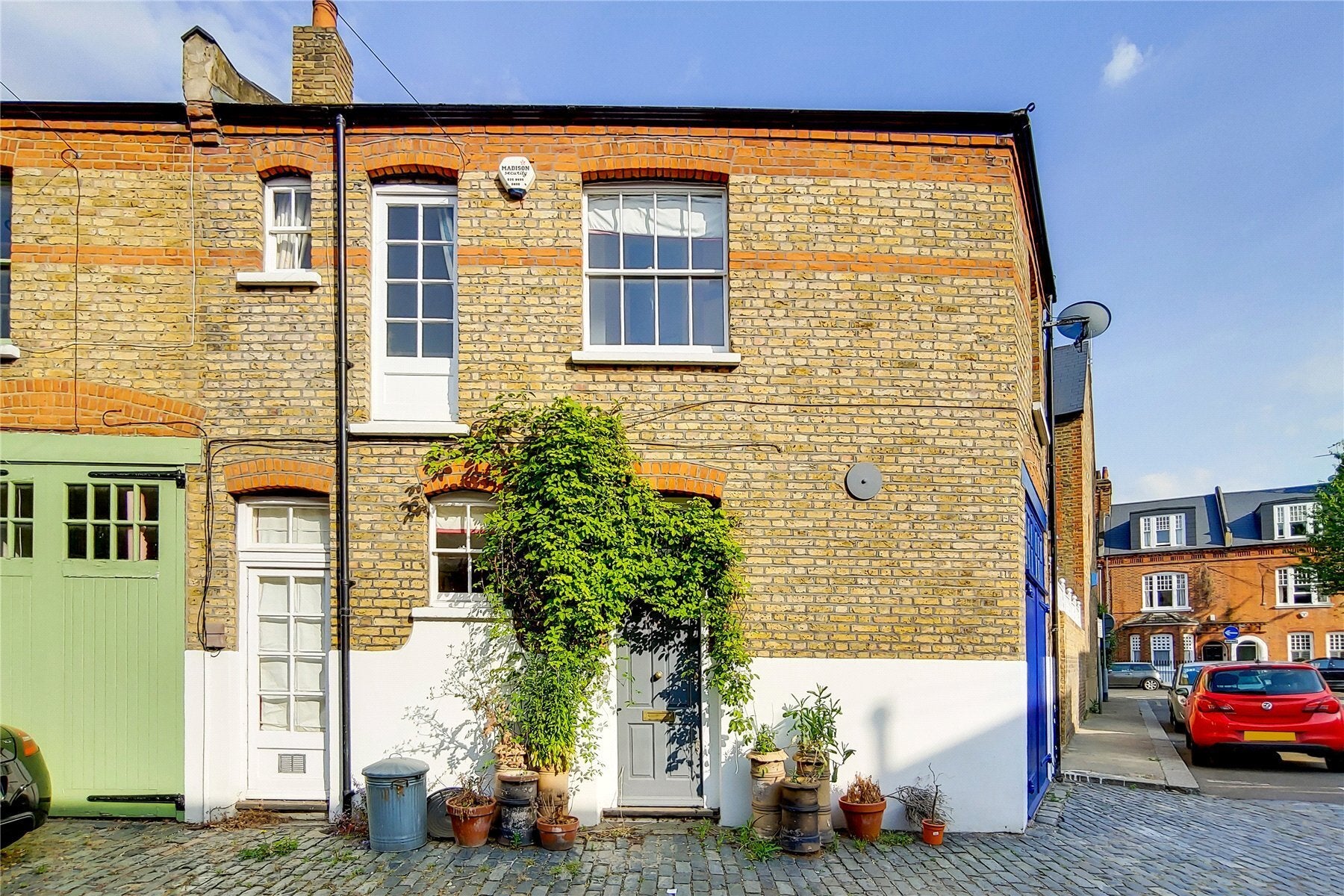 House Kersley Mews in Greater London