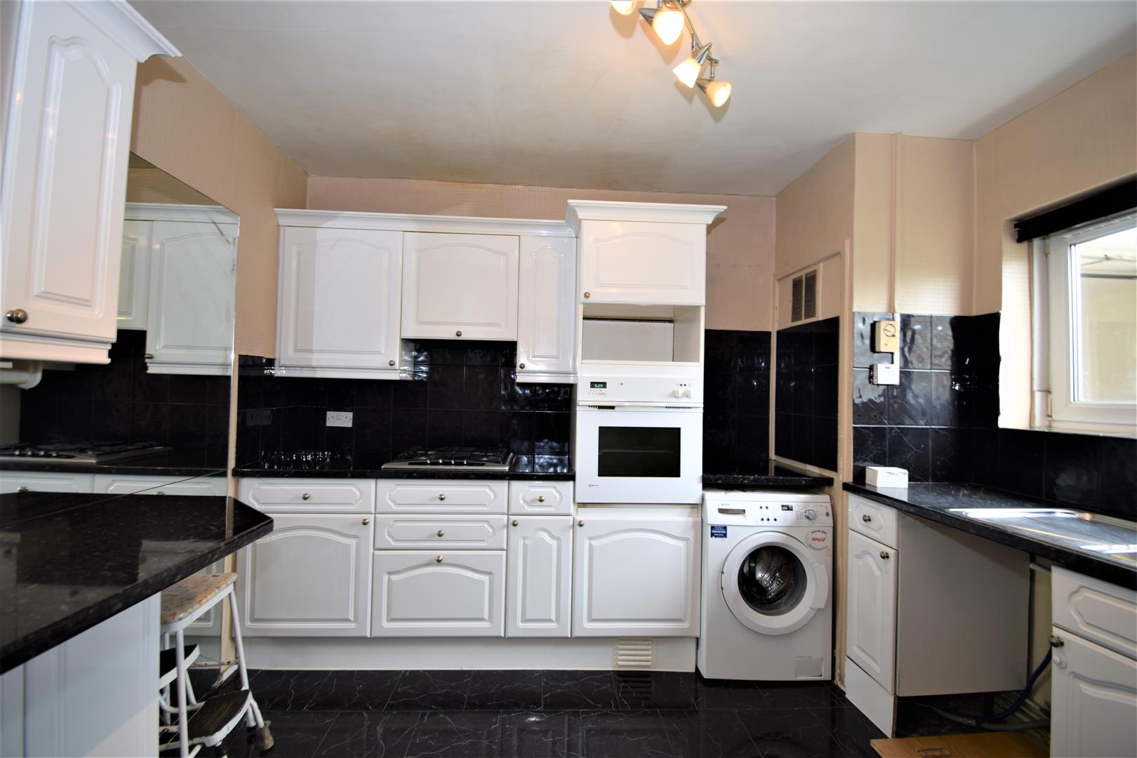 Flat Maybury Road in Greater London