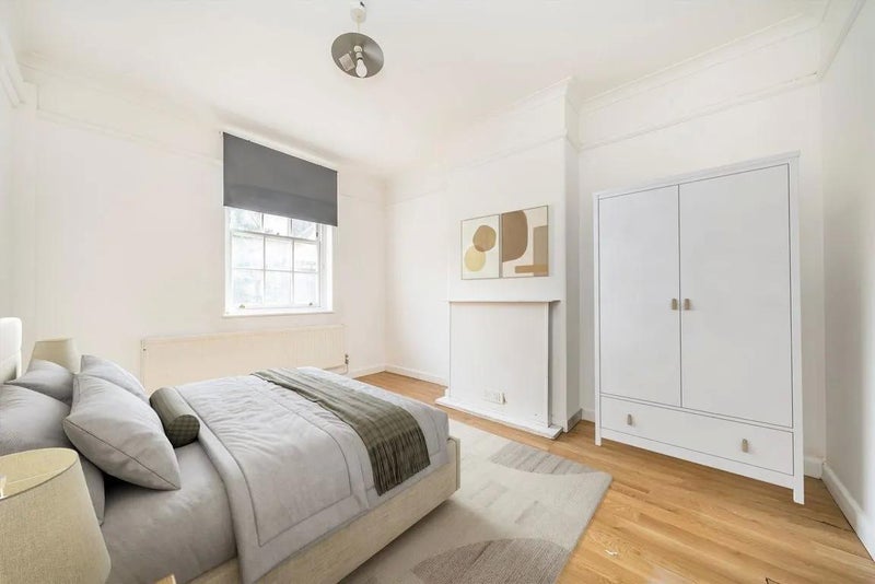 Room Greyhound Road in Greater London