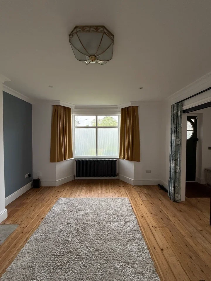 Room Gunnersbury Avenue in Greater London