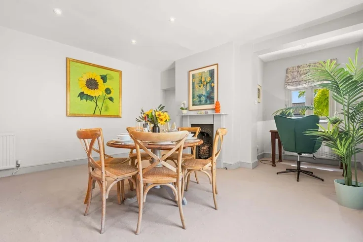 Flat Irving Road in Greater London