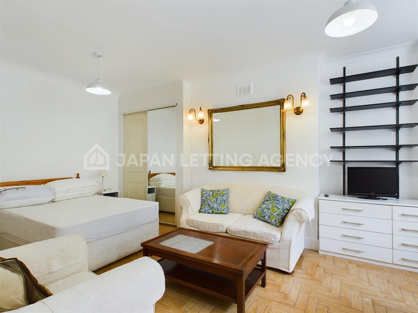 Flat Holland Road in Greater London