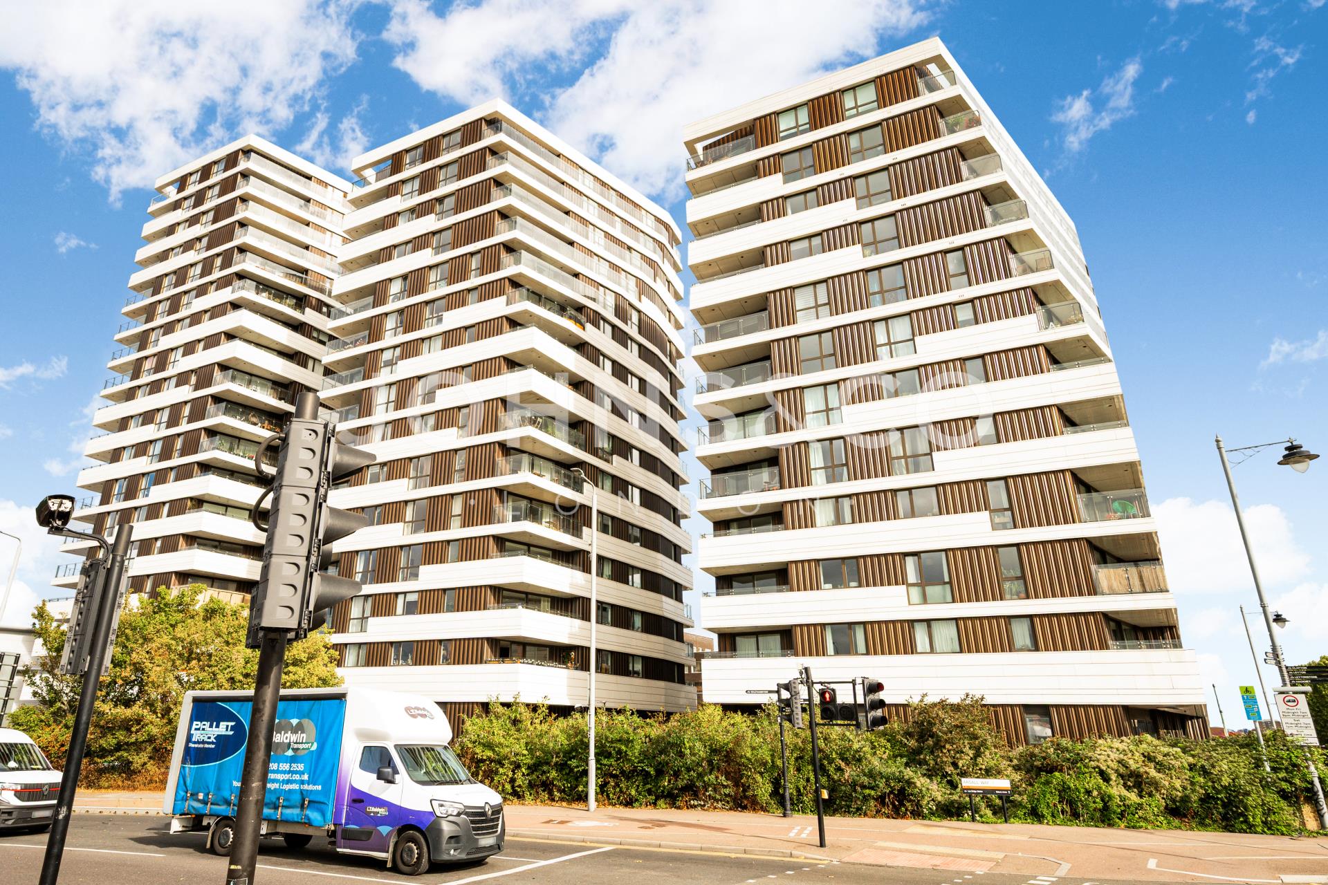 Flat Beck Square in Greater London