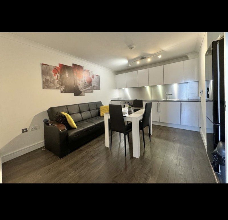 Room High Street in Slough