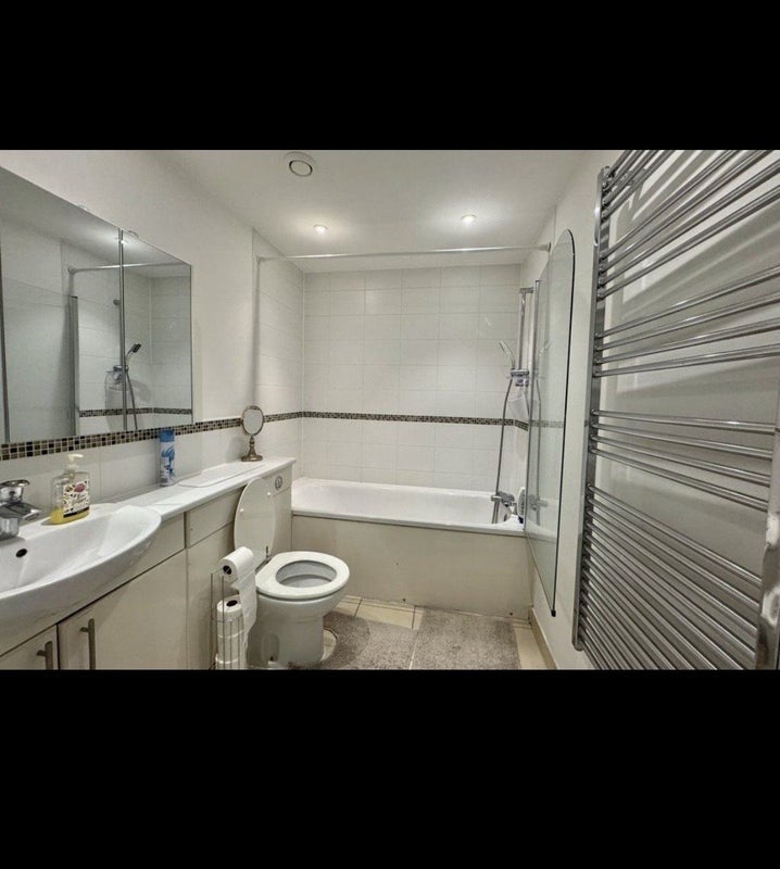 Room High Street in Slough