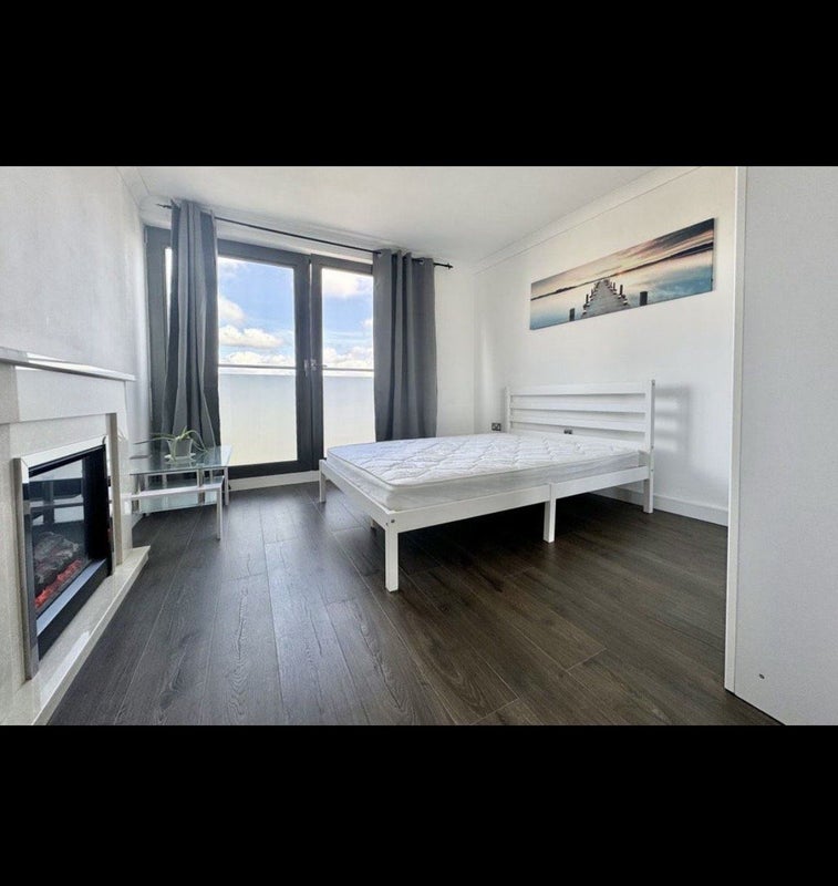 Room High Street in Slough