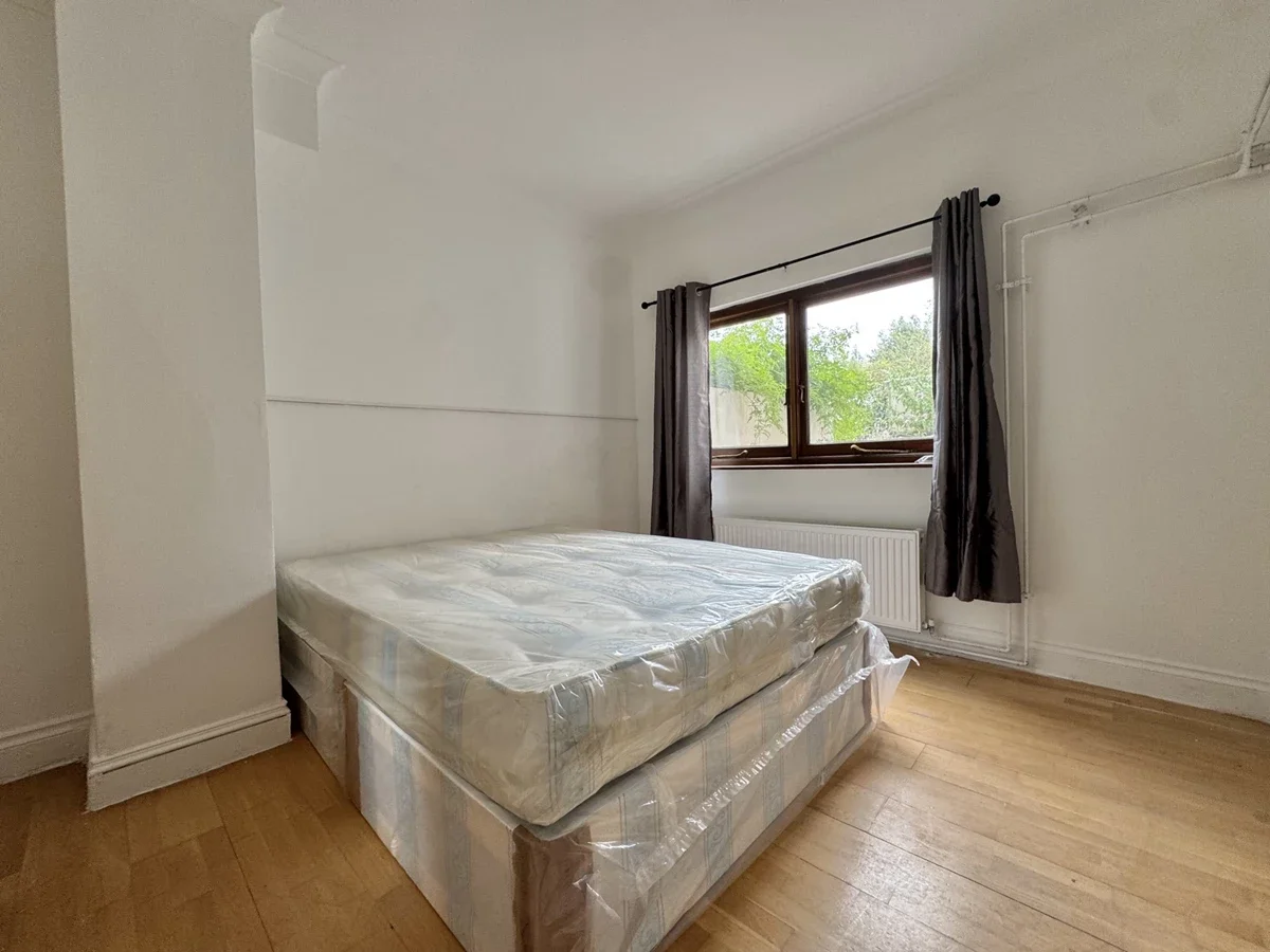Flat Jackson Road in Greater London