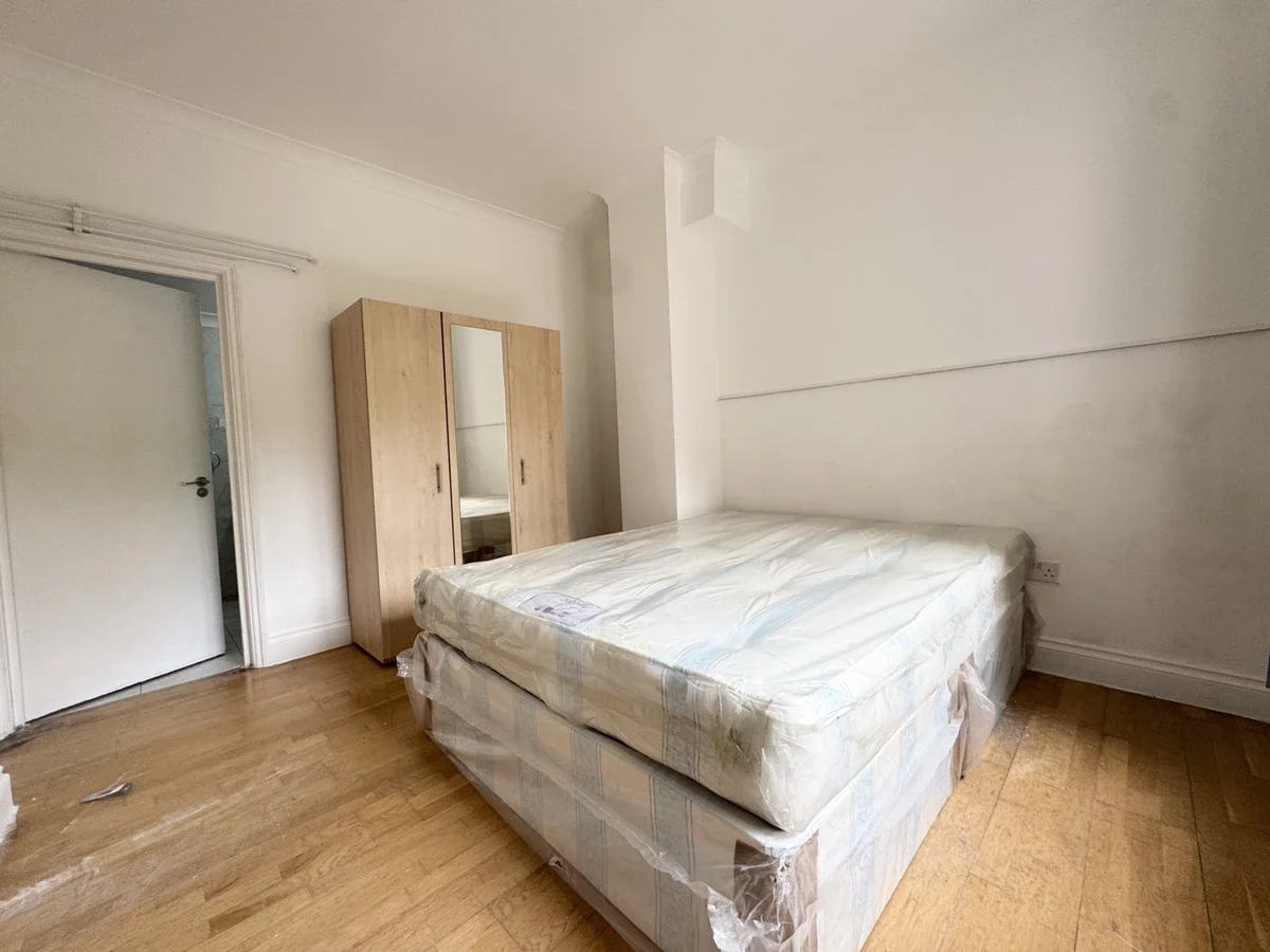 Flat Jackson Road in Greater London