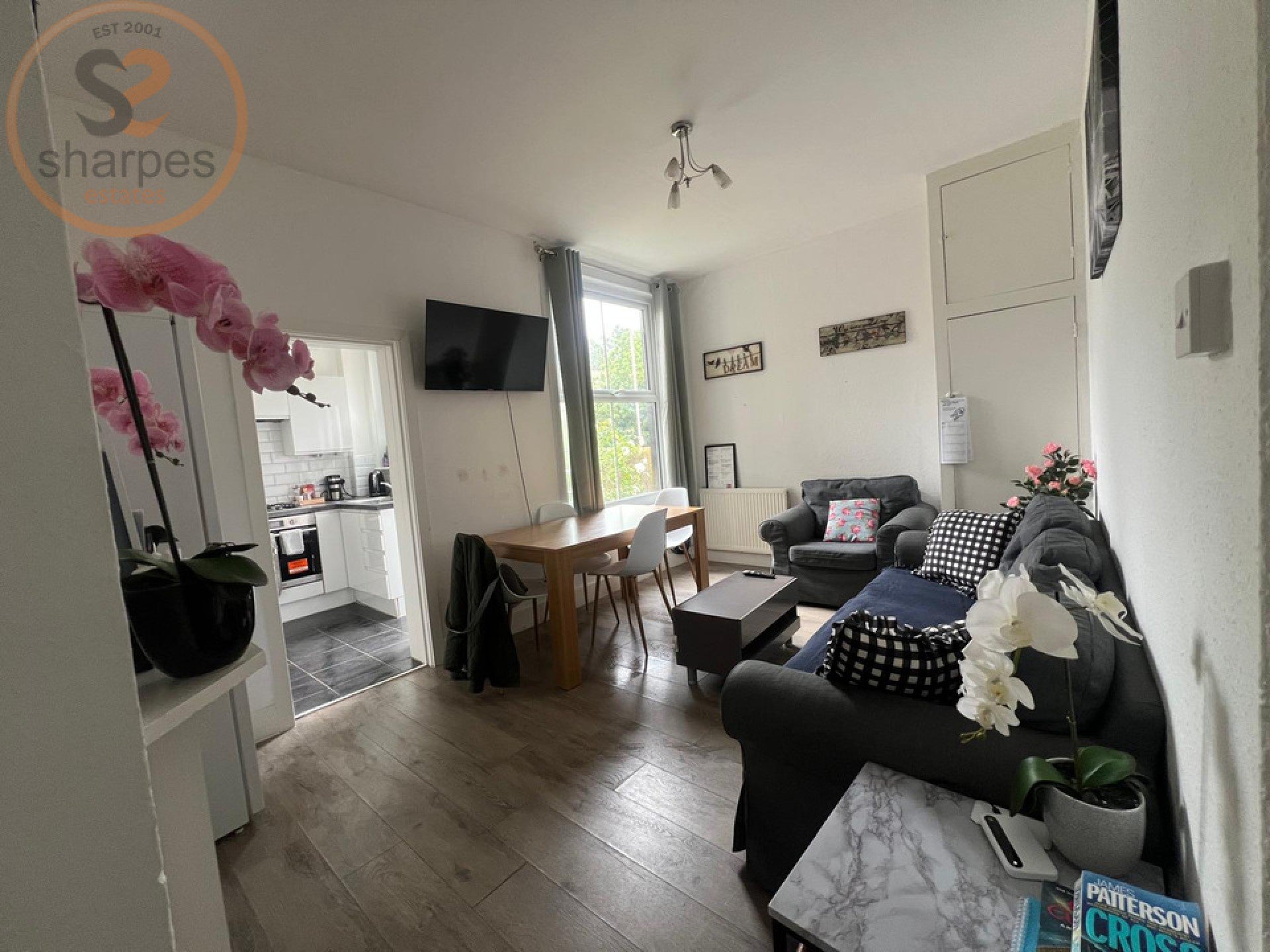 Flat Arthur Road in Greater London