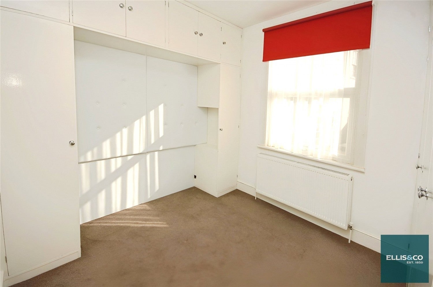 Flat Rosemont Avenue in Greater London