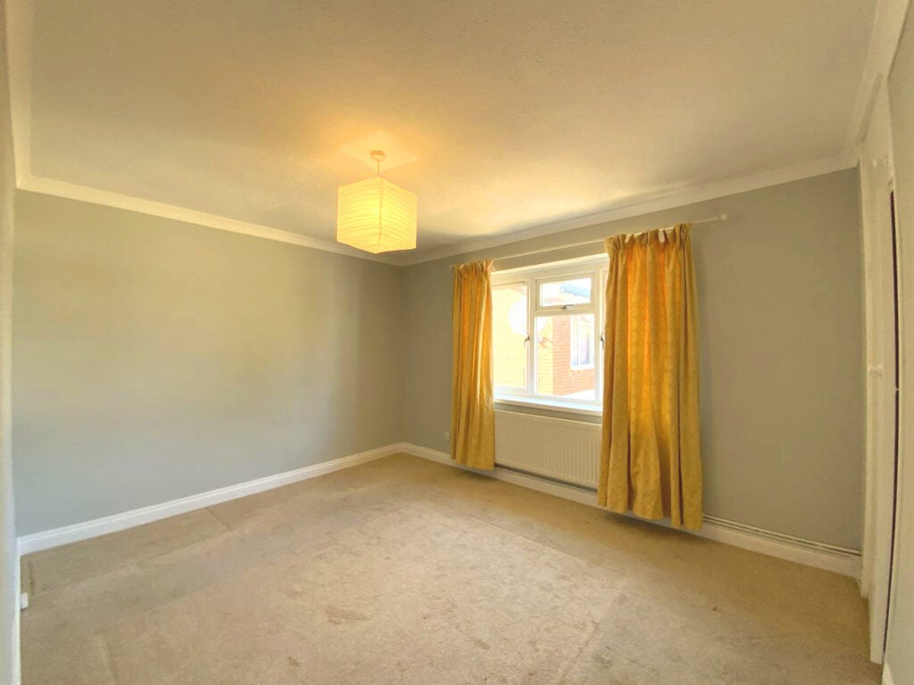 Flat Anglesea Road in Greater London