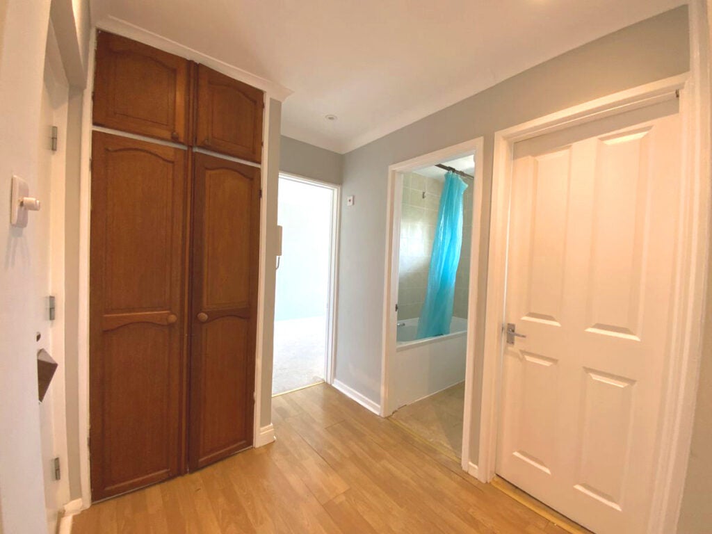 Flat Anglesea Road in Greater London