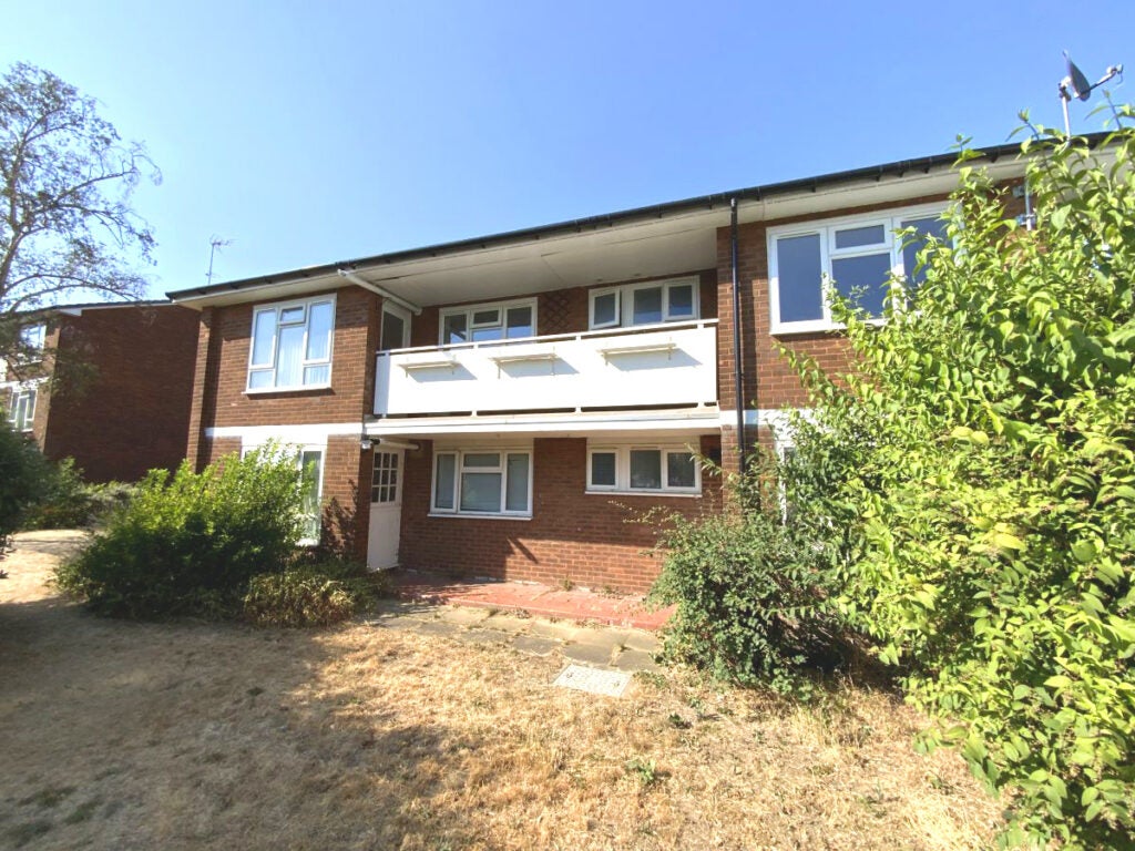 Flat Anglesea Road in Greater London