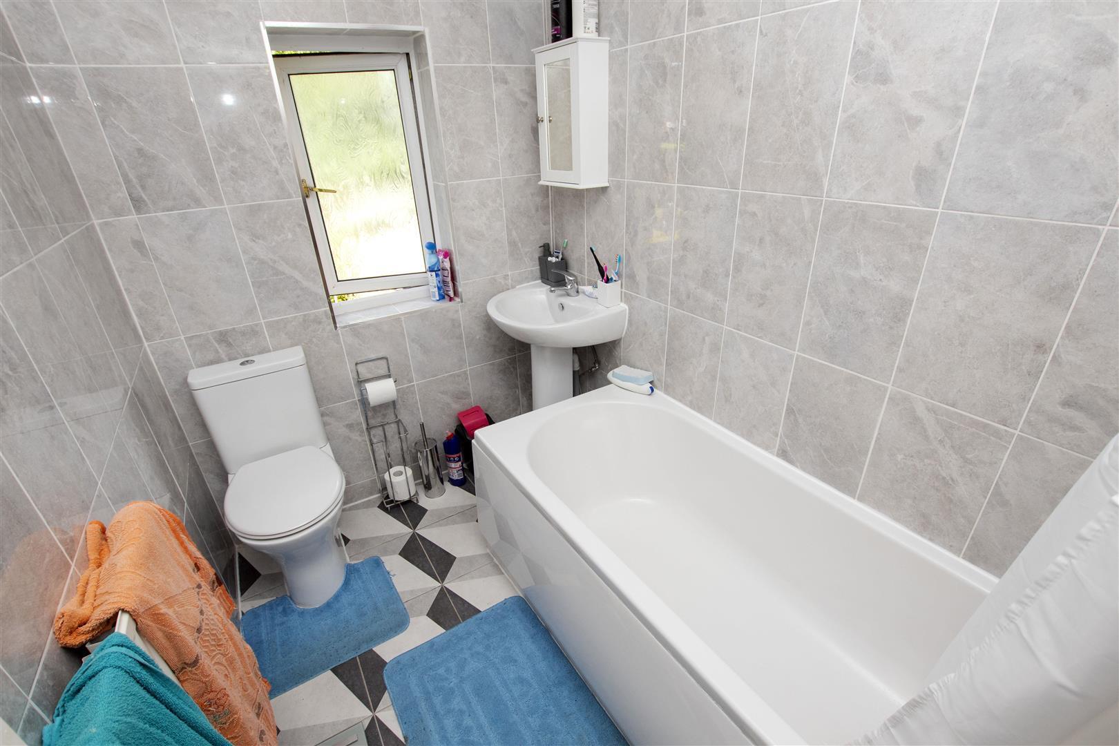 Flat Tealby Grove in Birmingham