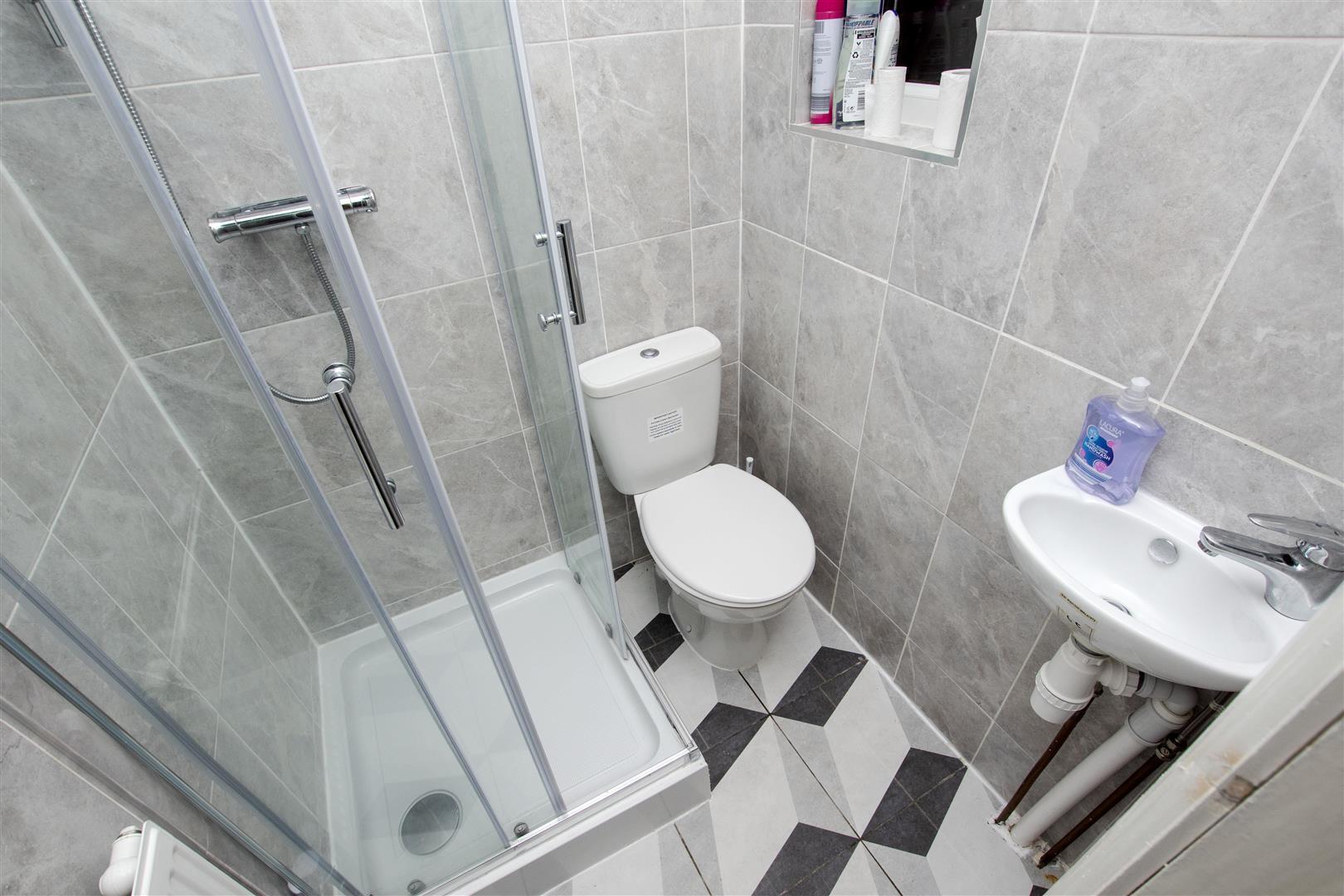 Flat Tealby Grove in Birmingham