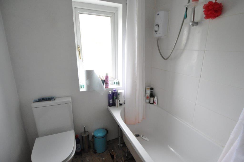 Flat Tealby Grove in Birmingham