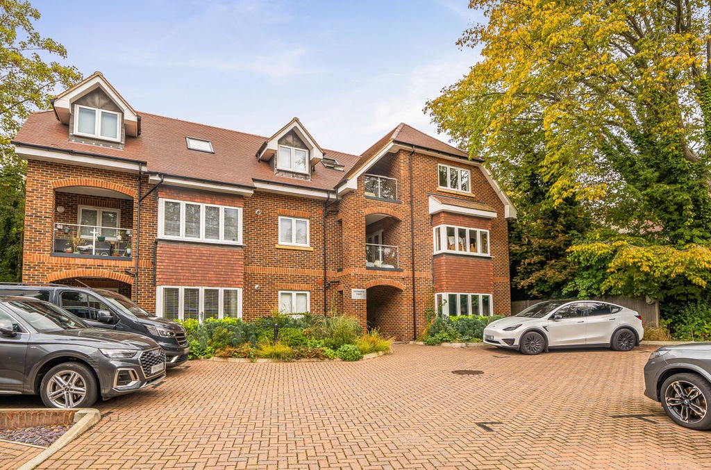 Flat Foxley Lane in Greater London
