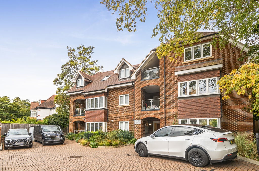 Flat Foxley Lane in Greater London