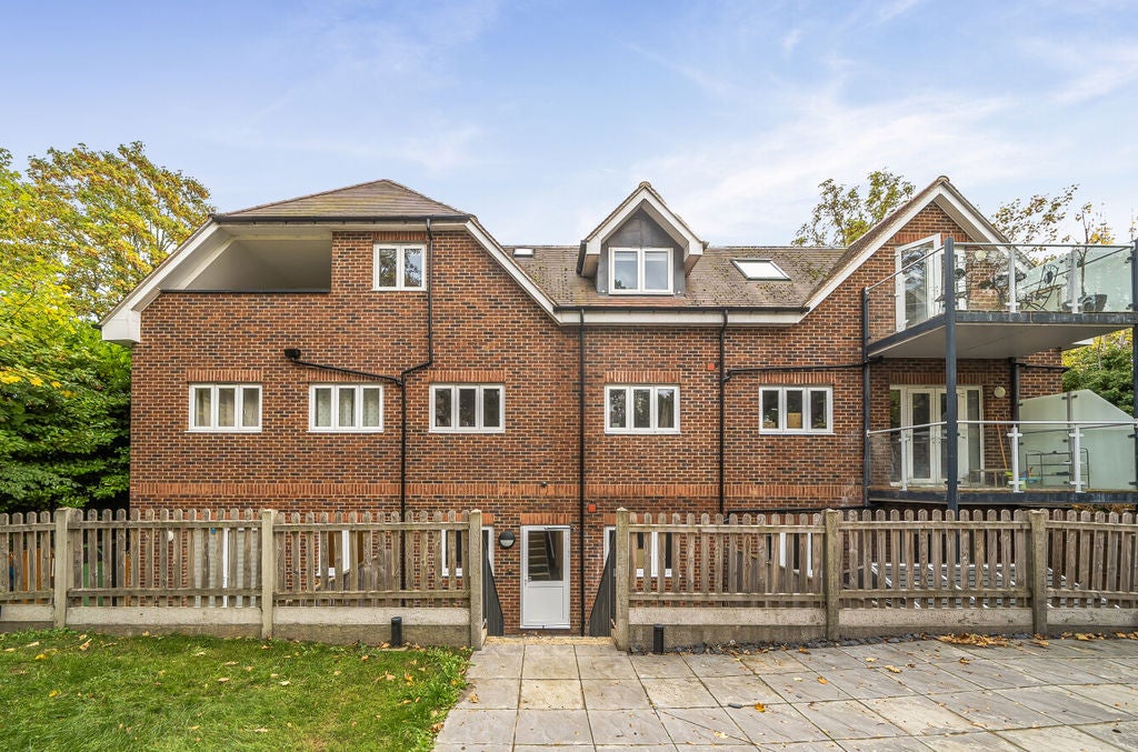 Flat Foxley Lane in Greater London