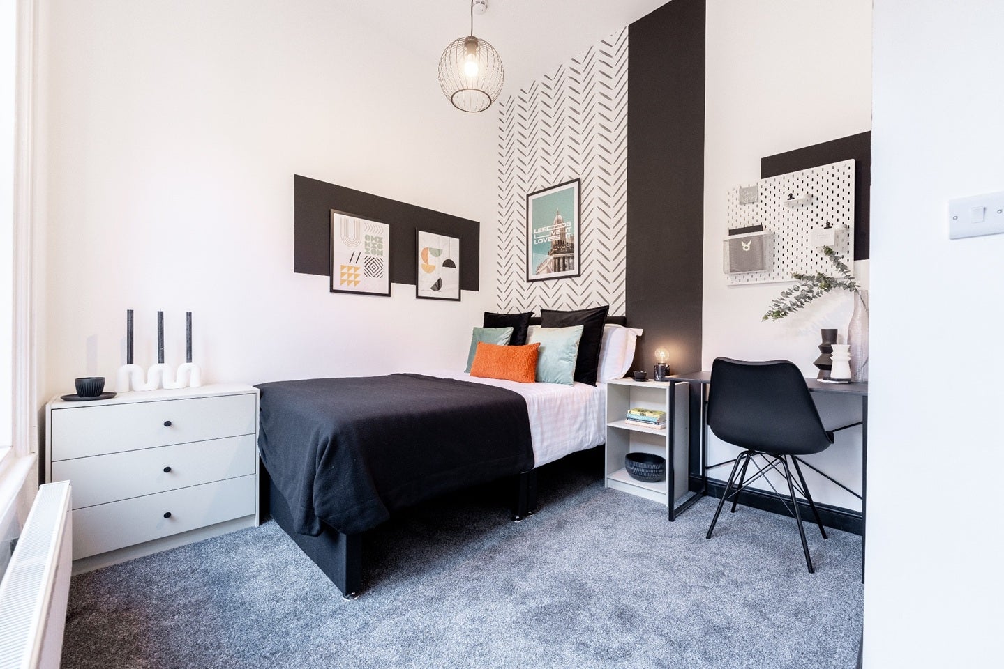 Room Headingley Avenue in Leeds