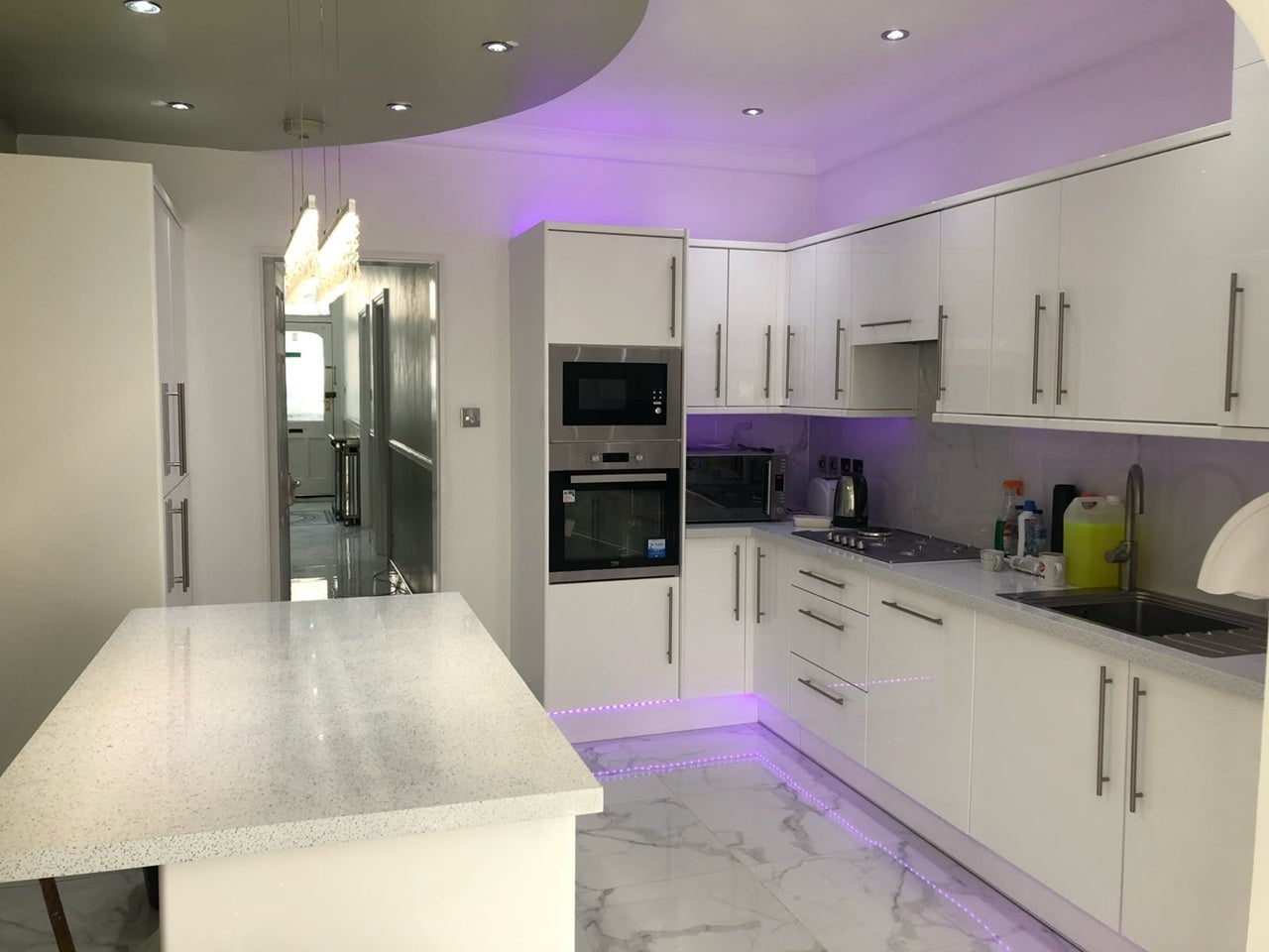 Room Leander Road in Greater London